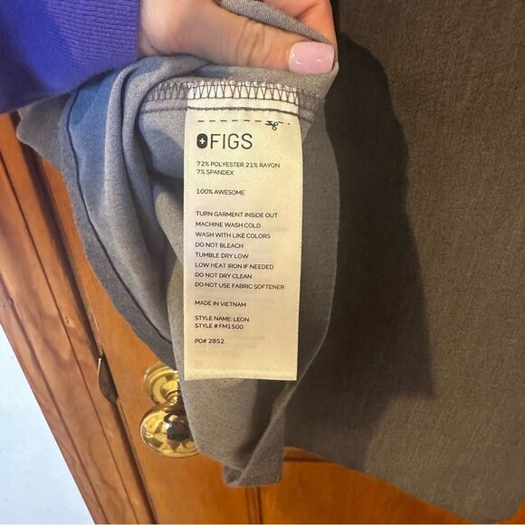 Figs Mens Graphite Chisec Three Pocket Scrub Top size M - Picture 8 of 9